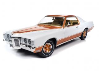 Pontiac Grand Prix (Royal Bobcat) 1969  Firefrost Gold and Cameo White Auto World 1:18