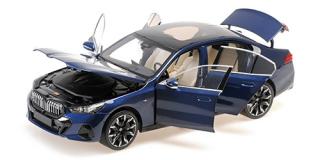 BMW i5 - 2023 - BLUE METALLIC Minichamps 1:18 Metallmodell mit zu öffnenden Türen und Haube(n)