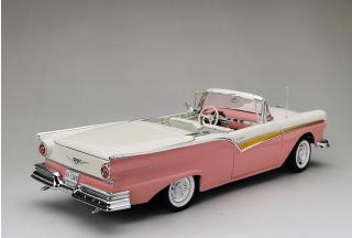 Ford Fairlane 500 Skyliner 1957 -Sunset Coral/Colonial White SunStar Metallmodell 1:18