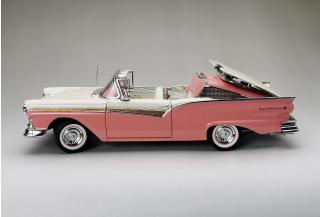 Ford Fairlane 500 Skyliner 1957 -Sunset Coral/Colonial White SunStar Metallmodell 1:18