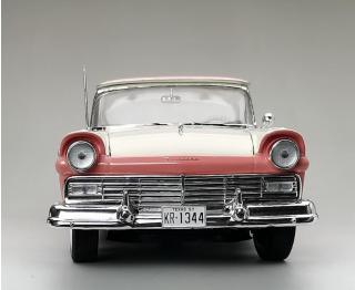 Ford Fairlane 500 Skyliner 1957 -Sunset Coral/Colonial White SunStar Metallmodell 1:18