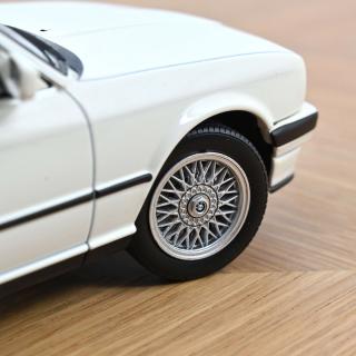 BMW 325i Cabriolet 1991 Alpine white  Norev 1:18 Metallmodell (Türen/Hauben nicht zu öffnen!)