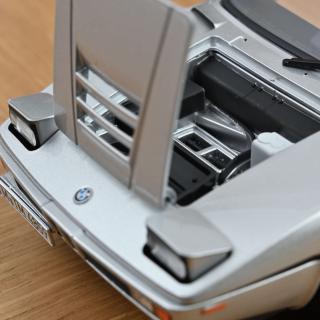 BMW M1 1980 Silver metallic    Norev 1:18 Metallmodell 2 Türen, Motorhaube und Kofferraum zu öffnen!