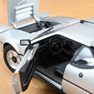 BMW M1 1980 Silver metallic    Norev 1:18 Metallmodell 2 Türen, Motorhaube und Kofferraum zu öffnen!