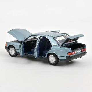 Mercedes-Benz 190 E 1984 Light Blue metallic   Norev 1:18 Metallmodell 4 Türen, Motorhaube und Kofferraum zu öffnen!