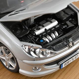 Peugeot 206 RC 2003 Aluminium Silver 1:18 (Reprod 2024) Norev 1:18 Metallmodell 2 Türen, Motorhaube und Kofferraum zu öffnen!