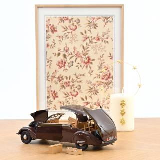 Peugeot 402 Eclipse 1937 - Chocolate  Norev 1:18 Metallmodell 2 Türen, Motorhaube und Kofferraum zu öffnen!