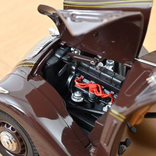 Peugeot 402 Eclipse 1937 - Chocolate  Norev 1:18 Metallmodell 2 Türen, Motorhaube und Kofferraum zu öffnen!