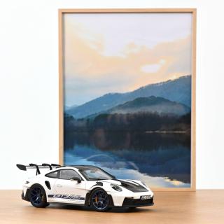 Porsche 911 GT3 RS w/Weissach Pack 2022 White/Indigoblue  1:18 Norev 1:18 Metallmodell 2 Türen und Motorhaube  zu öffnen!