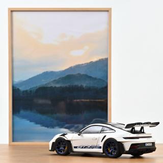 Porsche 911 GT3 RS w/Weissach Pack 2022 White/Indigoblue  1:18 Norev 1:18 Metallmodell 2 Türen und Motorhaube  zu öffnen!