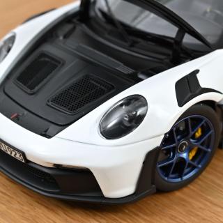 Porsche 911 GT3 RS w/Weissach Pack 2022 White/Indigoblue  1:18 Norev 1:18 Metallmodell 2 Türen und Motorhaube  zu öffnen!