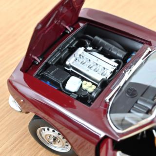 Alfa Romeo 2000 GTV 1973 Maroon  Norev 1:18 Metallmodell 2 Türen, Motorhaube und Kofferraum zu öffnen!