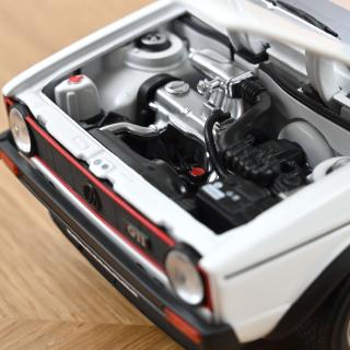 VW Golf GTI 1976 Alpine White 1:18 (Reprod 2024) Norev 1:18 Metallmodell 2 Türen und Motorhaube  zu öffnen!