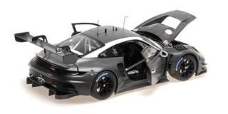 PORSCHE 911 (992) GT3 R - CARBON - CUSTOMER DELIVERY VERSION Minichamps 1:18 Metallmodell mit zu öffnenden Türen und Haube(n)