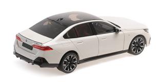 BMW i5 - 2023 - WHITE METALLIC Minichamps 1:18 Metallmodell mit zu öffnenden Türen und Haube(n)