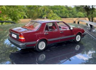 Saab 9000 CD Turbo, 1990 dark red Triple9 1:18 (Türen, Motorhaube... nicht zu öffnen!)