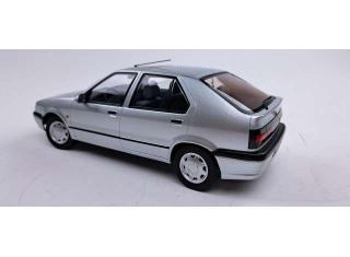 Renault 19, 1994 silver metallic Triple 9 1:18 (Türen, Motorhaube... nicht zu öffnen!)