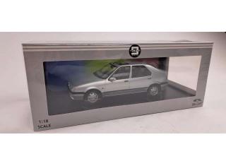 Renault 19, 1994 silver metallic Triple 9 1:18 (Türen, Motorhaube... nicht zu öffnen!)