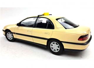 Opel Omega B 1996  *German Taxi*, ivory Triple 9 1:18 (Türen, Motorhaube... nicht zu öffnen!)