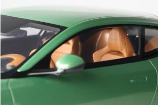 ASTON MARTIN DB12 VANTAGE GREEN 2023 GT Spirit 1:18 Resinemodell (Türen, Motorhaube... nicht zu öffnen!)