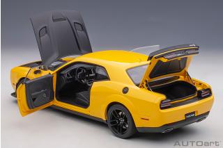 Dodge Challenger SRT Hellcat widebody 2018 (yellow jacket/satin black painted hood) (composite model/full openings) AUTOart 1:18