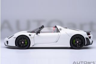 PORSCHE 918 SPYDER WEISSACH PACKAGE (WHITE/RED) AUTOart 1:18