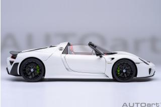 PORSCHE 918 SPYDER WEISSACH PACKAGE (WHITE/RED) AUTOart 1:18