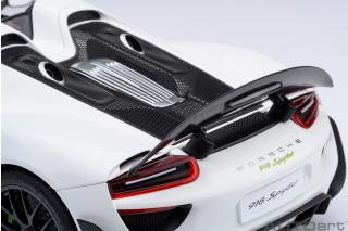 PORSCHE 918 SPYDER WEISSACH PACKAGE (WHITE/RED) AUTOart 1:18