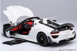 PORSCHE 918 SPYDER WEISSACH PACKAGE (WHITE/RED) AUTOart 1:18