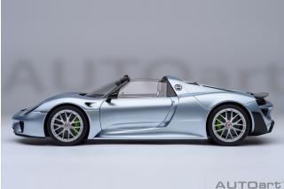 PORSCHE 918 SPYDER WEISSACH PACKAGE (LIQUID METAL CHROM/BLUE) AUTOart 1:18