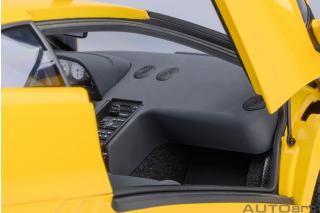 Lamborghini Diablo SE30 JOTA (SUPERFLY YELLOW) (composite model/ full openings) AUTOart 1:18