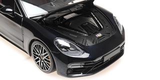 PORSCHE PANAMERA TURBO S - 2020 - BLUE METALLIC  Minichamps 1:18 Metallmodell mit zu öffnenden Türen und Haube(n)