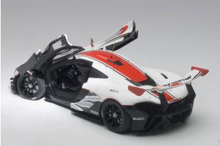 McLaren P1 GTR (GLOSS WHITE/RED STRIPES) 2015 (COMPOSITE MODEL/2 DOOR OPENINGS) AUTOart 1:18