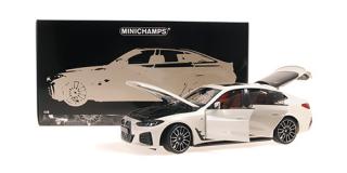 BMW i4 M50 – 2022 – WHITE METALLIC Minichamps 1:18 Metallmodell mit zu öffnenden Türen und Haube(n)