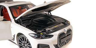 BMW i4 M50 – 2022 – WHITE METALLIC Minichamps 1:18 Metallmodell mit zu öffnenden Türen und Haube(n)