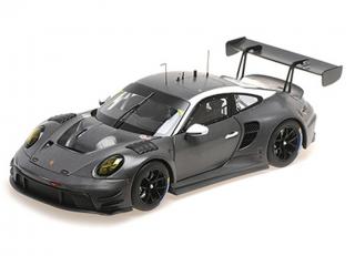 PORSCHE 911 (992) GT3 R - CARBON - CUSTOMER DELIVERY VERSION Minichamps 1:18 Metallmodell mit zu öffnenden Türen und Haube(n)