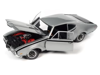 Oldsmobile Hurst Olds 2-Door Post 1968  (MCACN) Peruvian Silver Auto World 1:18