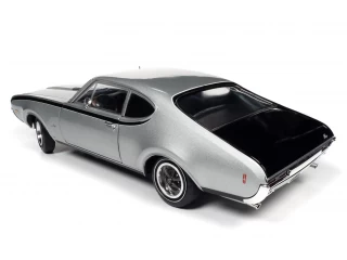 Oldsmobile Hurst Olds 2-Door Post 1968  (MCACN) Peruvian Silver Auto World 1:18