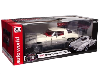 Chevrolet Corvette Coupe 1963 (MCACN) Ermine White with Red interior American Muscle Auto World 1:18