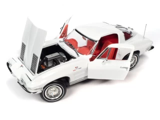 Chevrolet Corvette Coupe 1963 (MCACN) Ermine White with Red interior American Muscle Auto World 1:18