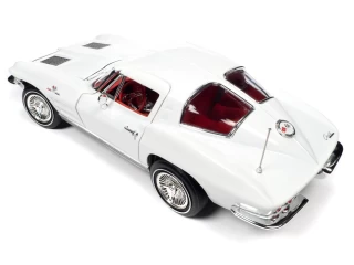 Chevrolet Corvette Coupe 1963 (MCACN) Ermine White with Red interior American Muscle Auto World 1:18