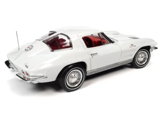 Chevrolet Corvette Coupe 1963 (MCACN) Ermine White with Red interior American Muscle Auto World 1:18