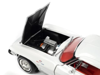 Chevrolet Corvette Coupe 1963 (MCACN) Ermine White with Red interior American Muscle Auto World 1:18