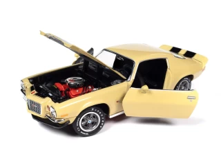 Chevrolet Camaro Z/28 RS 1972  Auto World 1:18