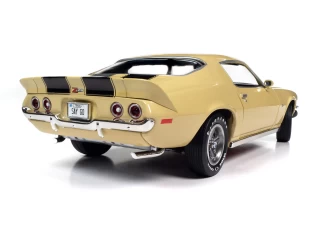 Chevrolet Camaro Z/28 RS 1972  Auto World 1:18