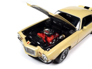 Chevrolet Camaro Z/28 RS 1972  Auto World 1:18