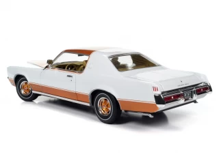 Pontiac Grand Prix (Royal Bobcat) 1969  Firefrost Gold and Cameo White Auto World 1:18