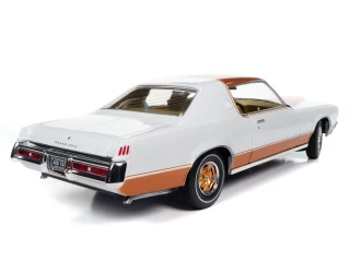 Pontiac Grand Prix (Royal Bobcat) 1969  Firefrost Gold and Cameo White Auto World 1:18