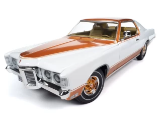 Pontiac Grand Prix (Royal Bobcat) 1969  Firefrost Gold and Cameo White Auto World 1:18