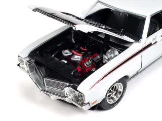 Buick Hardtop GSX (MCACN) 1970 Apollo White with Black GSX Stripes   Auto World 1:18